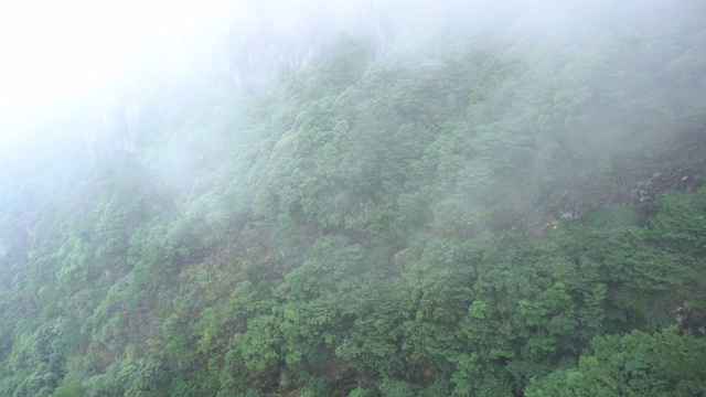 夏天山峰，云流视频素材