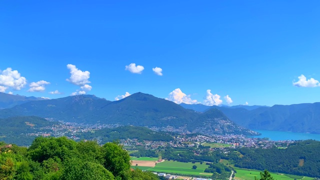 卢加诺市的全景和风景与高山和高山湖视频素材