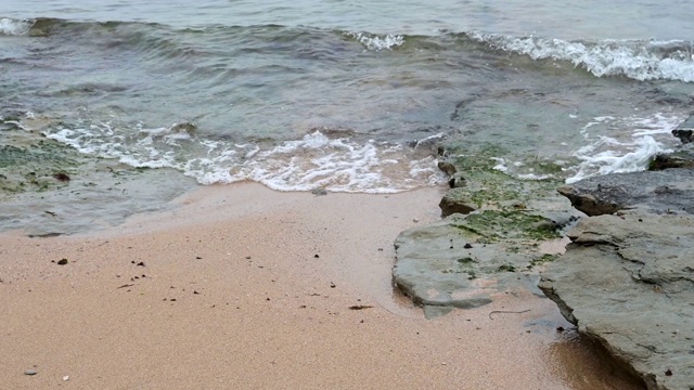 葡萄牙沙滩上的波浪视频素材