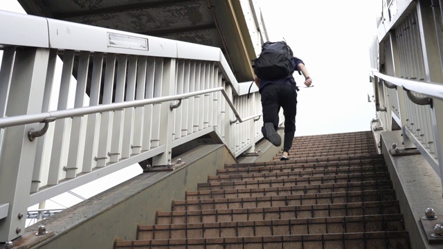 千禧在日本郊区城市的日常生活视频下载