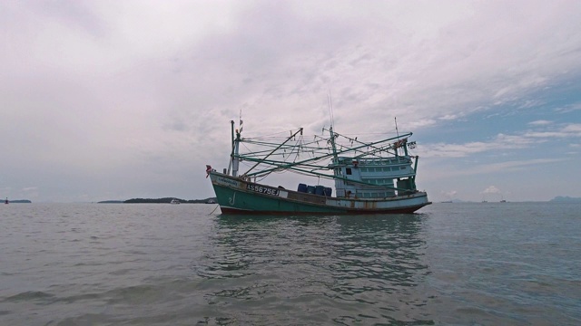 海上渔船视频素材