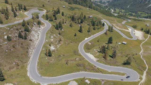 空中旅行。博尔扎诺意大利山区公路旅行为您的冒险季节视频素材