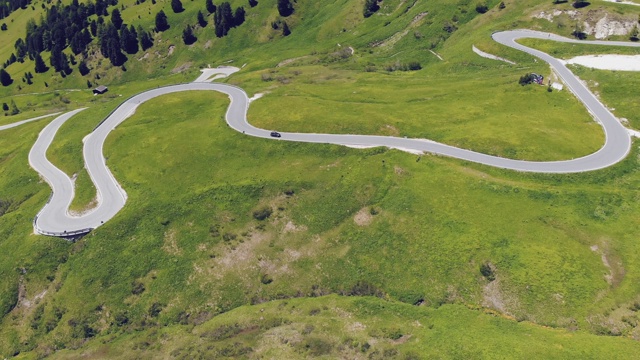 空中旅行。博尔扎诺意大利山区公路旅行为您的冒险季节视频素材