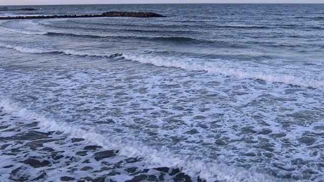 波罗的海海滩的波涛汹涌视频素材