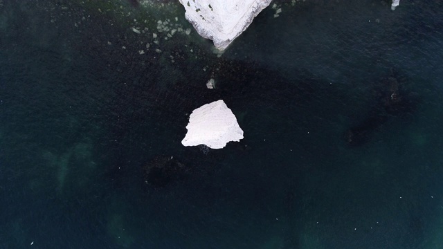 英国多塞特海岸上的白垩岩直接拍摄视频素材