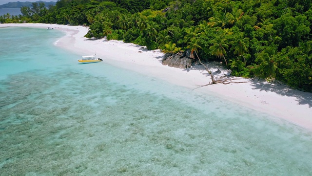 热带海滩的鸟瞰图视频素材