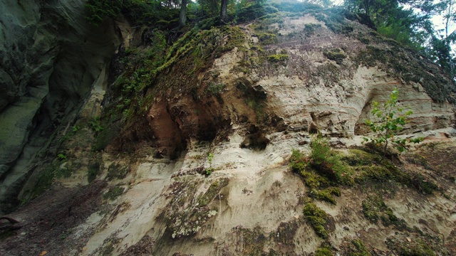 ． 高佳河和白色砂岩悬崖的谢蒂尼兹岩宁静的风景。视频素材