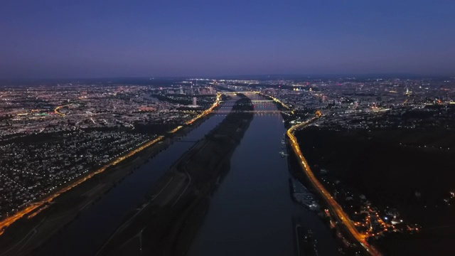 多瑙河和维也纳市中心鸟瞰图，奥地利，从24帧加速2.5倍。视频素材