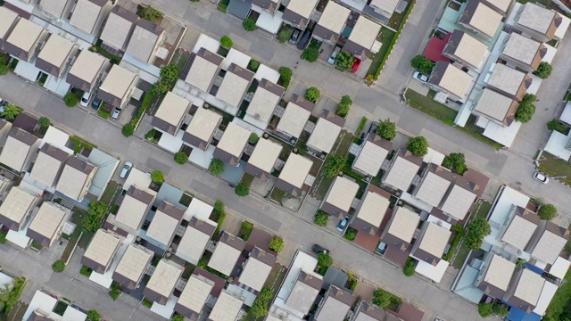 住宅区鸟瞰图。城市住宅开发从上而下。前视图。泰国曼谷的房地产。视频素材