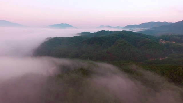 云海在山上流动/延川枪，京畿道，韩国视频素材