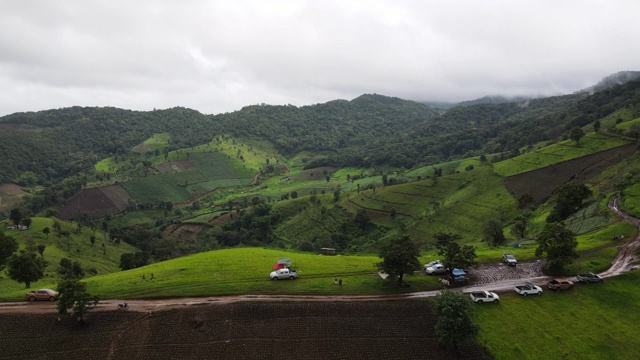 4k鸟瞰山谷，草原，自然景观视频素材