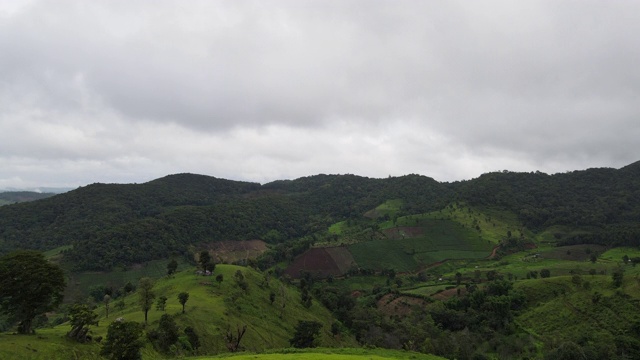 4k鸟瞰山谷，草原，自然景观视频素材