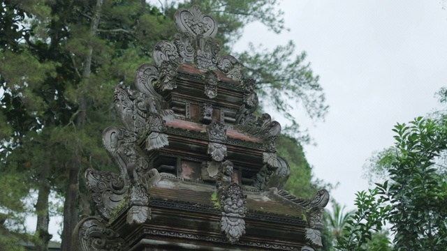 巴厘岛公园Garuda Wisnu Kencana的石纪念碑视频素材