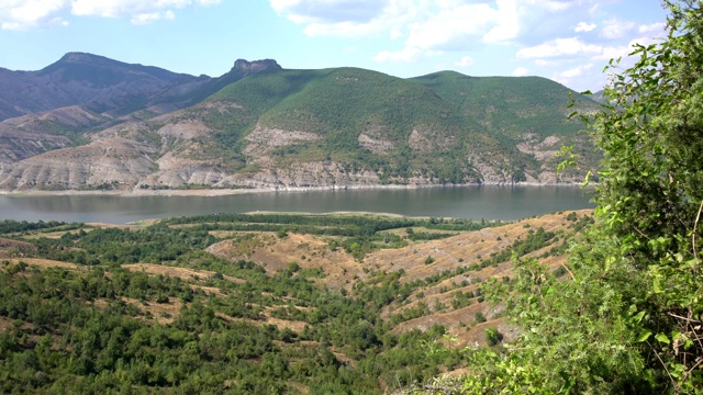 保加利亚，东Rhodopes的Kardzhali (Kardzali)水库
保加利亚，东Rhodopes的Kardzhali (Kardzali)水库视频素材