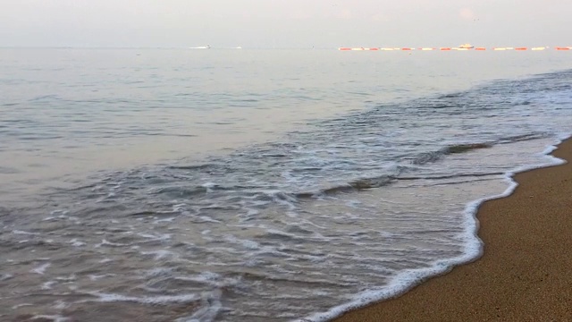 沙滩上的海浪视频素材