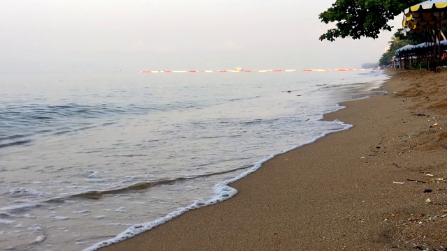 沙滩上的海浪视频素材