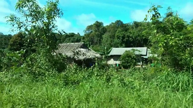 在乡村道路上开车视频素材