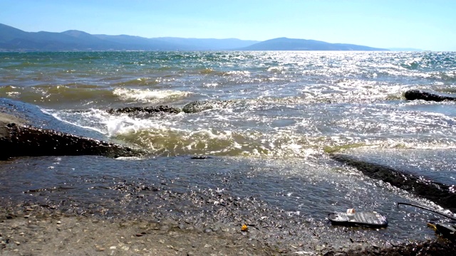 海水和石滩视频素材