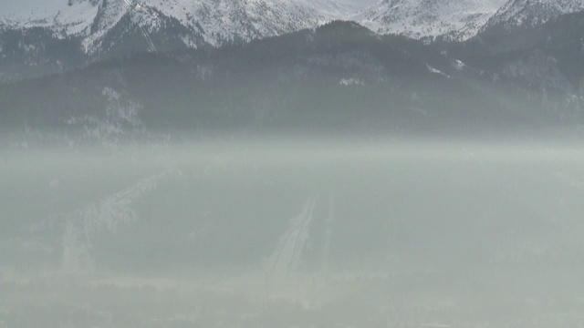 太特拉山脉的烟雾视频素材