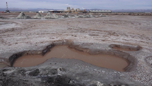 地热电站附近的污水池视频下载