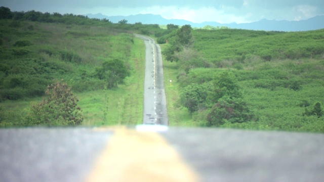 绿色景观中的道路视频素材