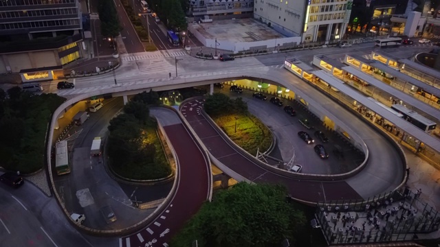 时间流逝:从东京新宿车站前看夜晚的东京。视频素材