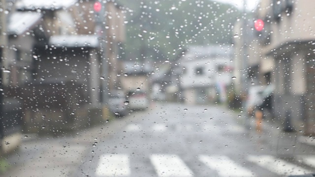 在雨天开车视频素材