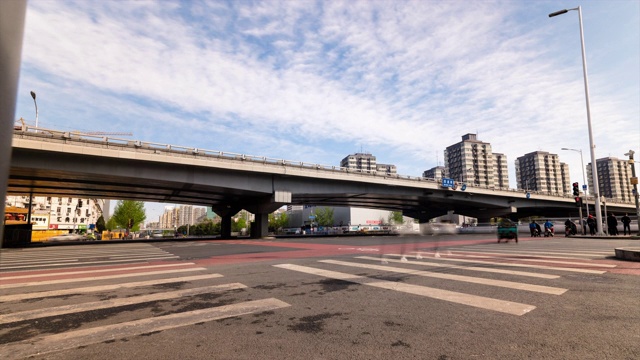 时光流逝，中关村街道(中国的硅谷)四同桥车流视频素材