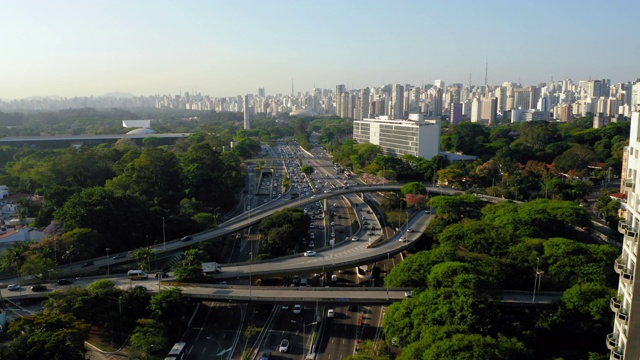 23 de Maio大道，靠近Ibirapuera公园，巴西圣保罗视频素材