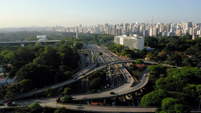 23 de Maio大道，靠近Ibirapuera公园，巴西圣保罗视频素材