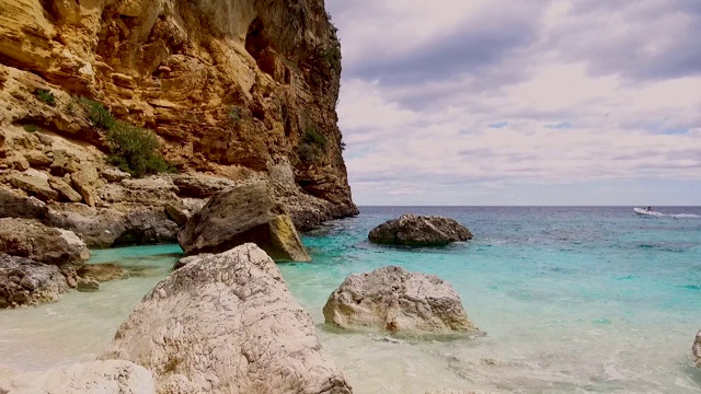 Cala Biriala, Baunei海滩-意大利-撒丁岛视频素材