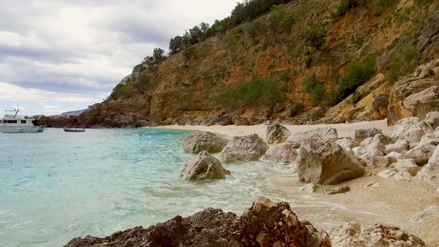 Cala Biriala, Baunei海滩-意大利-撒丁岛视频素材