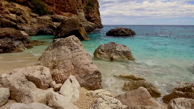 Cala Biriala, Baunei海滩-意大利-撒丁岛视频素材