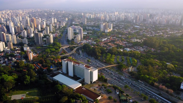 巴西圣保罗，Ibirapuera公园和建筑的背景视频素材