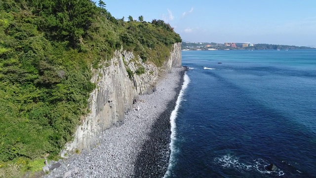 Gaetkkak Jusangjeolli Cliff (Gaetkkak柱状接头)/ Seogwipo-si，济州岛，韩国视频素材