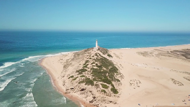 特拉法尔加海角灯塔鸟瞰图，ZAHORA，加的斯，西班牙西南部视频素材