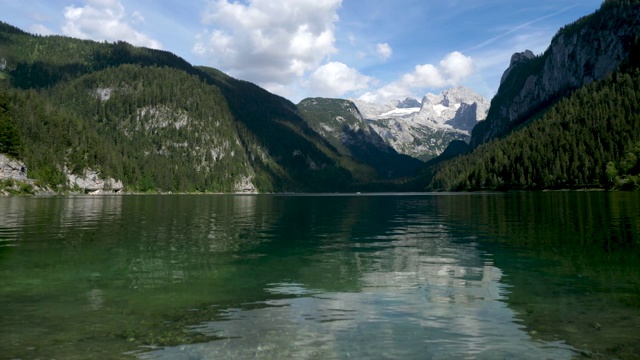 以达赫斯坦山脉为背景的上奥地利哥绍湖视频素材