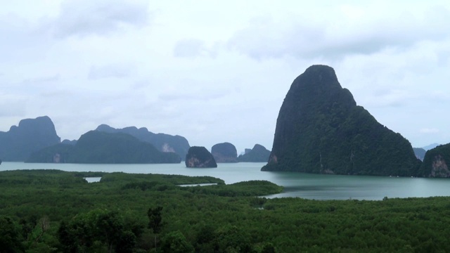 攀雅湾热带夏季绿山岛的时间流逝视频素材