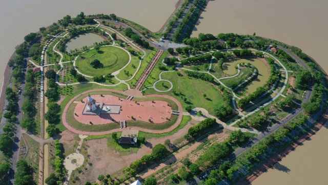 泰国素可泰的Thung Talayluang，白天鸟瞰心形岛(神圣的心之乡塔拉銮)。视频下载