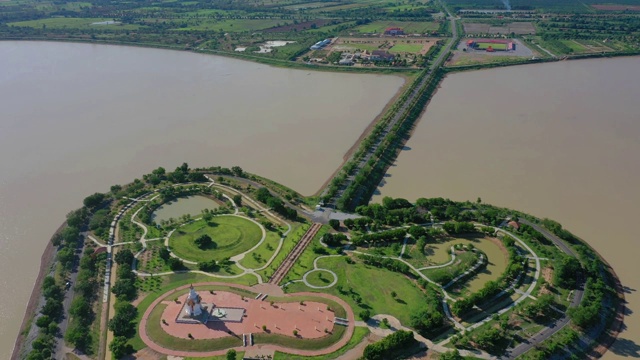 泰国素可泰的Thung Talayluang，白天鸟瞰心形岛(神圣的心之乡塔拉銮)。视频下载