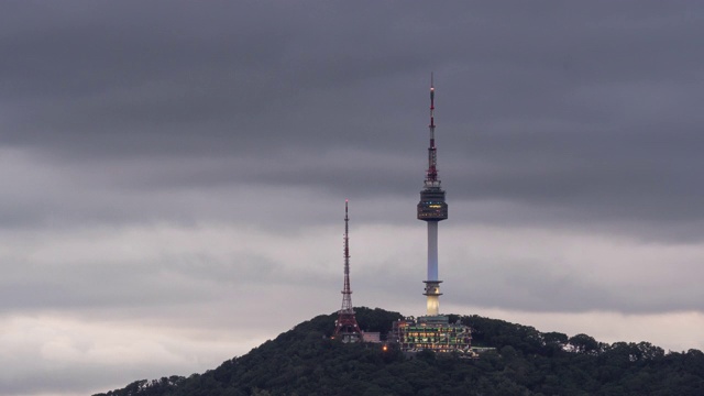 韩国首尔北首尔塔的昼夜延时视频素材