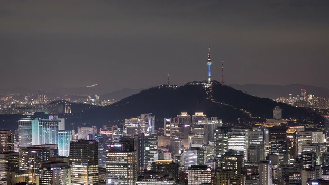 韩国首尔，北首尔塔/中谷夜城建筑视频素材