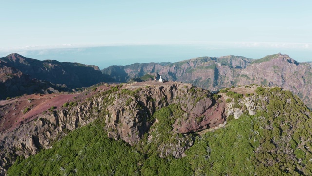 葡萄牙马德拉岛“Pico Ruivo”视点的无人机视图视频素材