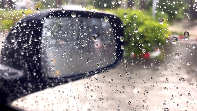 雨点与侧视镜视频素材