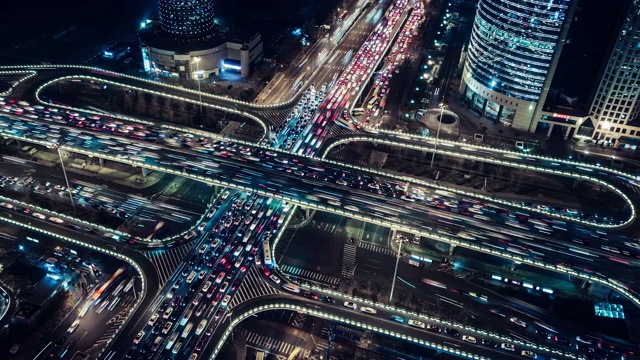 T/L PAN北京交通与道路交叉口的高峰时间视频素材