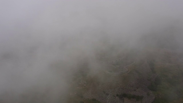 瓦雷塞尔堡By Mont Cenis Lake -鸟瞰图- Rhône-Alpes，萨沃伊，法国视频素材