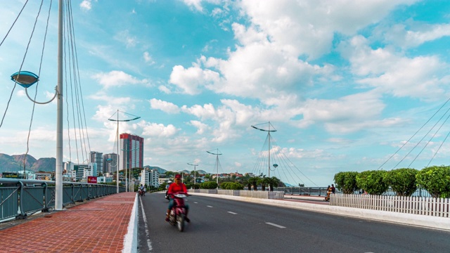 芽庄市蔡河上的陈府大桥视频素材