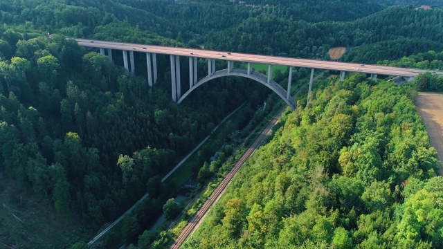 德国高速公路大桥鸟瞰图视频素材