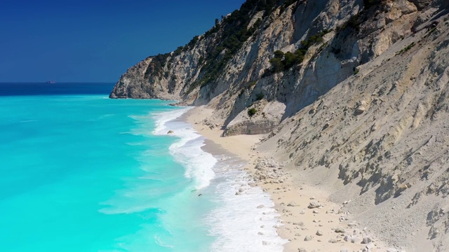 遥远而美丽的Egremni海滩，Lefkada，希腊视频素材