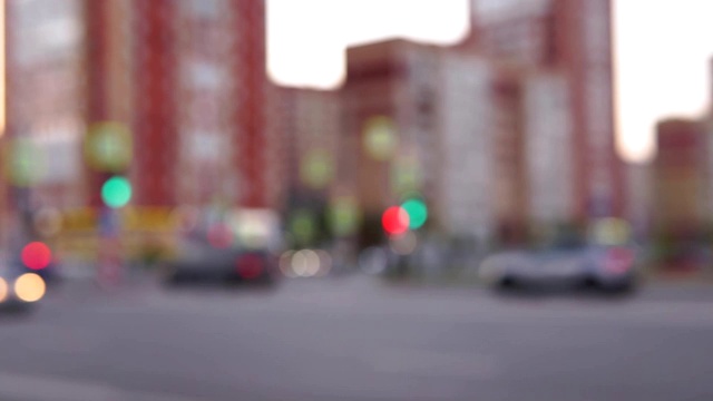 模糊的道路与散景光抽象背景。城市中的汽车交通视频素材